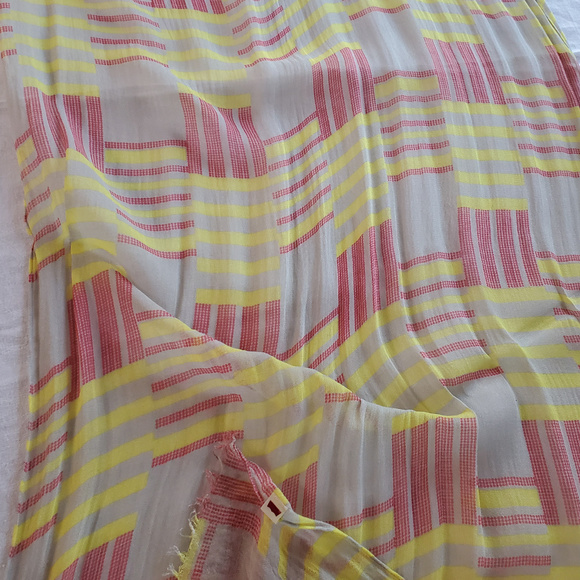 Levi's Scarf Wrap Geometric Soft Gauzy red yellow - Picture 3 of 8